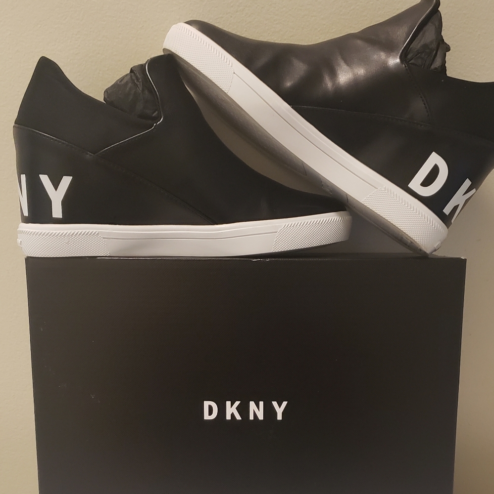 DKNY Sneakers - Picture 2 of 4